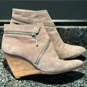 Belle by Sigerson Morrison suede booties sz 9